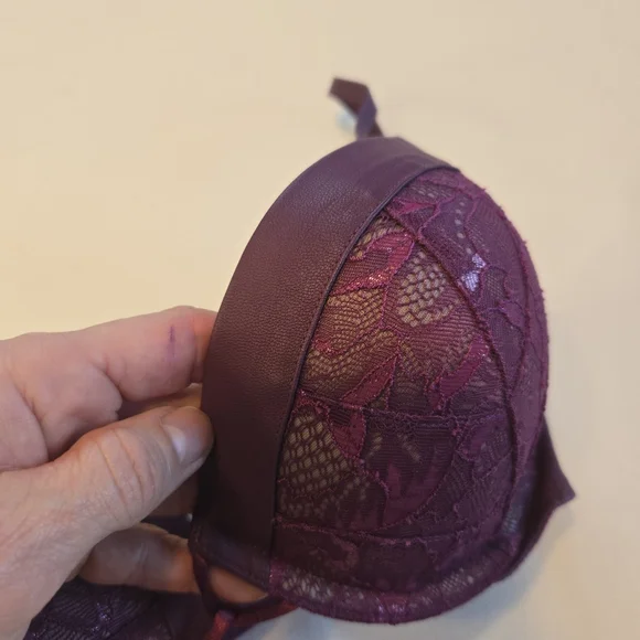 Victoria's Secret Plum Lace Bombshell Push Up Bra - Picture 11 of 11